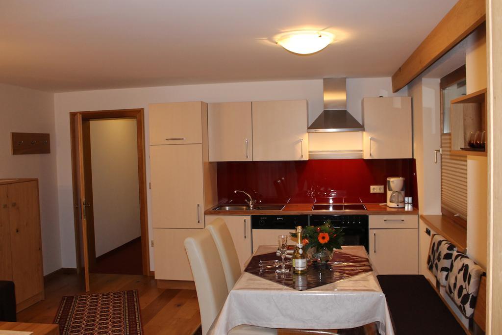 Appartements Zerzer Ried im Oberinntal Zimmer foto