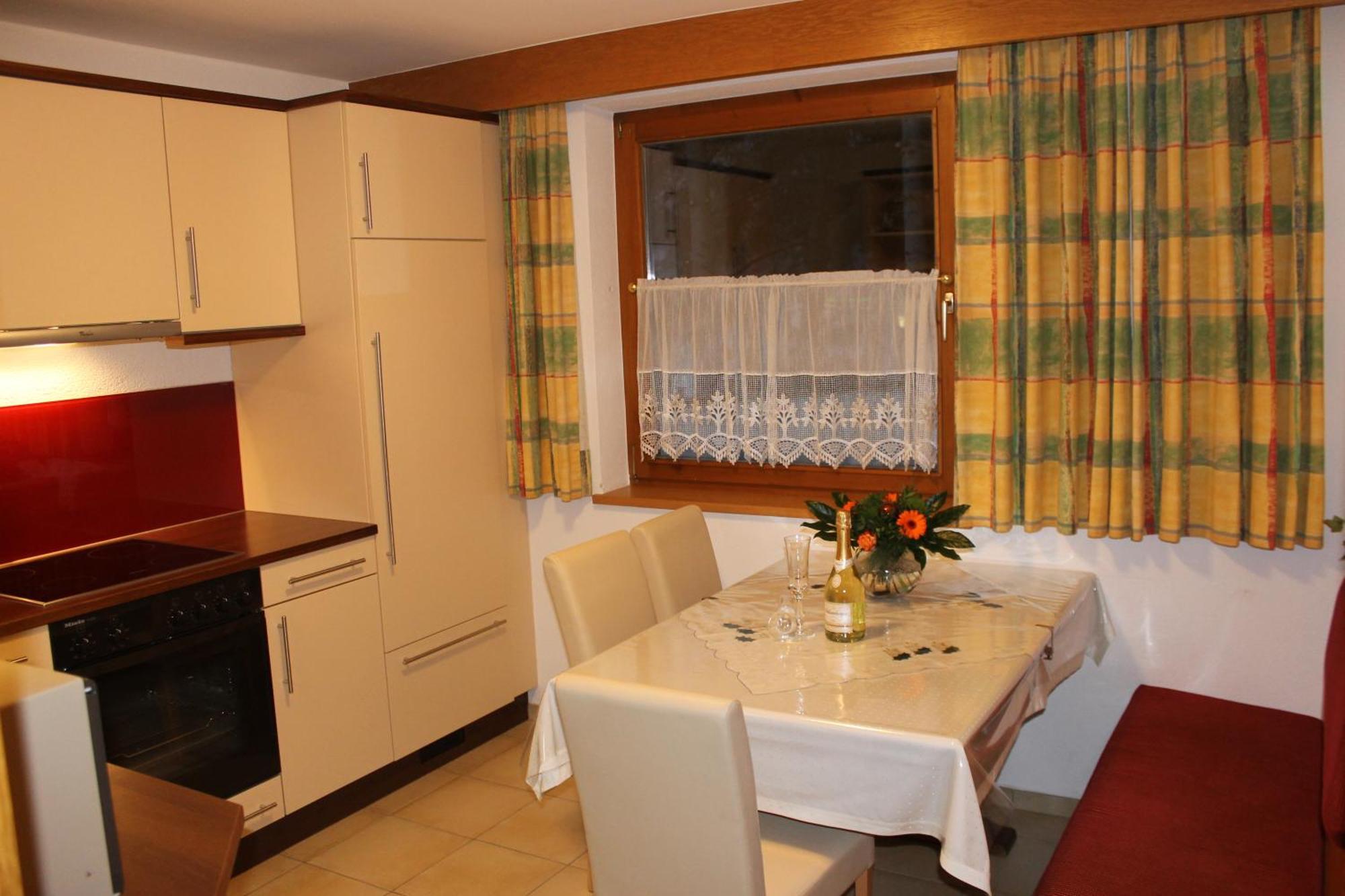 Appartements Zerzer Ried im Oberinntal Zimmer foto