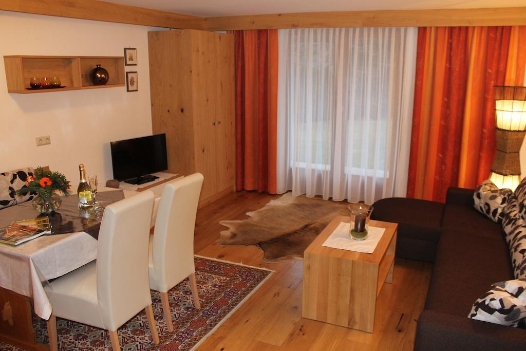 Appartements Zerzer Ried im Oberinntal Zimmer foto